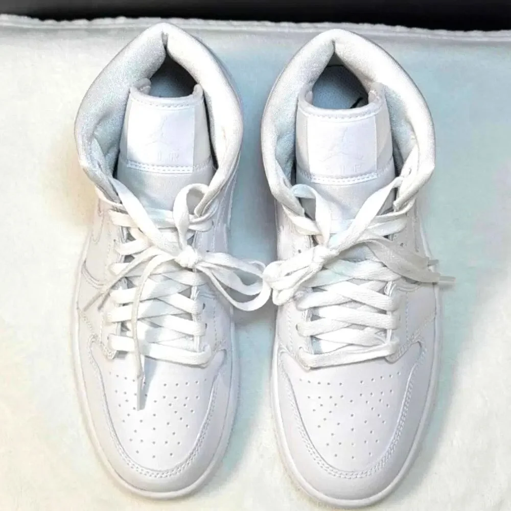 Nike Air Jordan 1 Mid “Triple White” – DV0991-111 | 8.5W